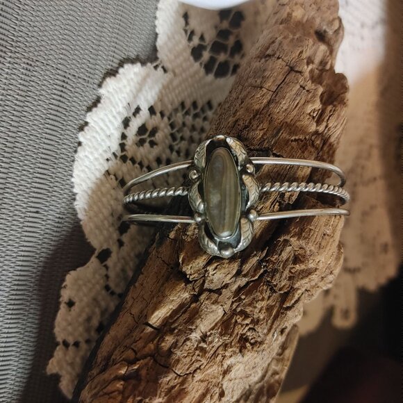 Vintage Silver Tone Cuff Bracelet Ornate Mother Of Pearl Inlay Twisted Rope Desi - Picture 6 of 12